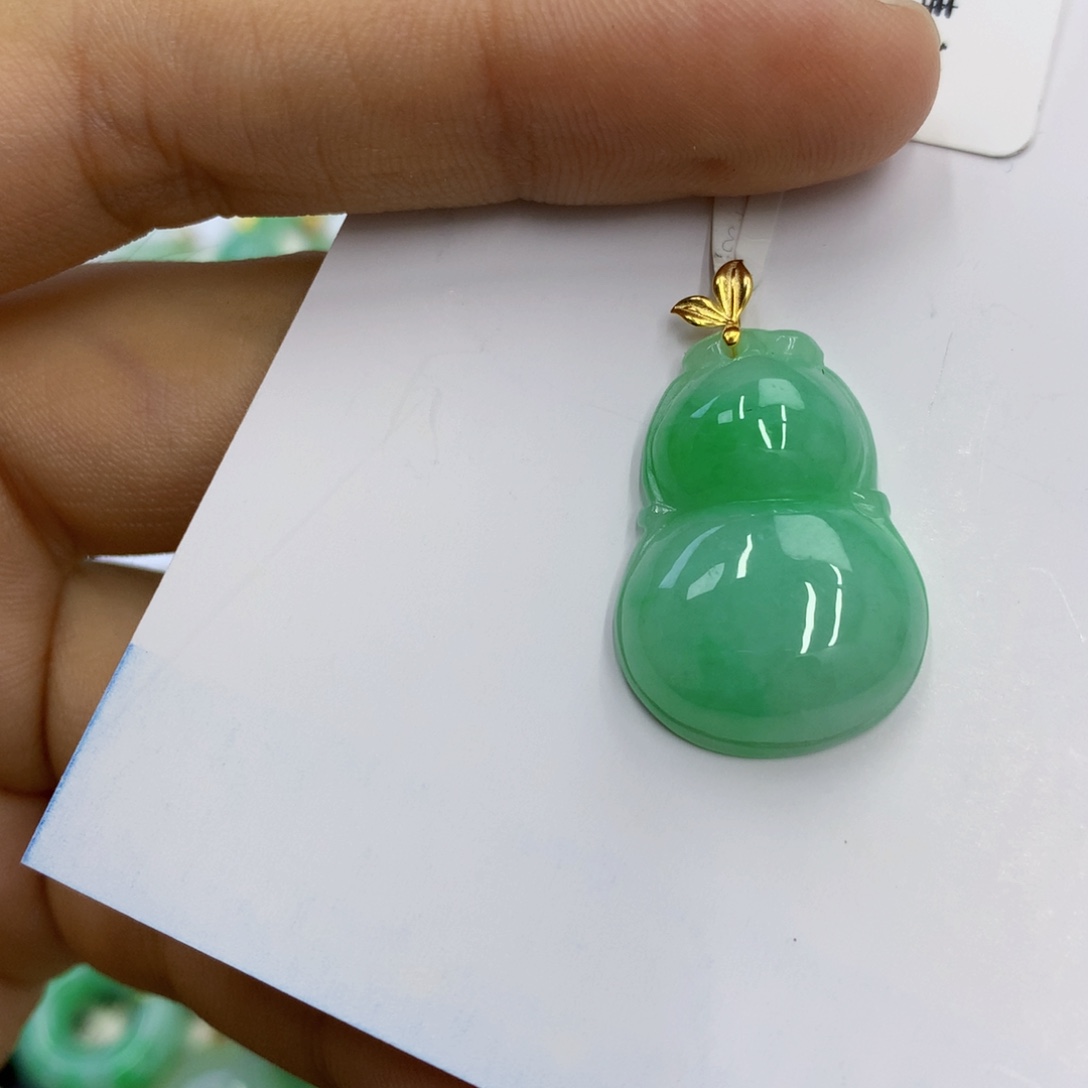 翡翠18K金镶嵌颈饰翡翠