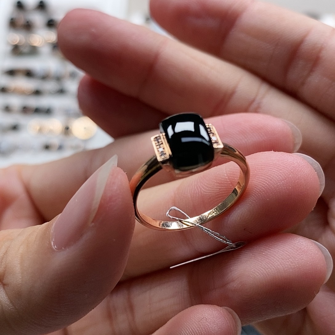 翡翠18K金镶嵌戒指墨翠