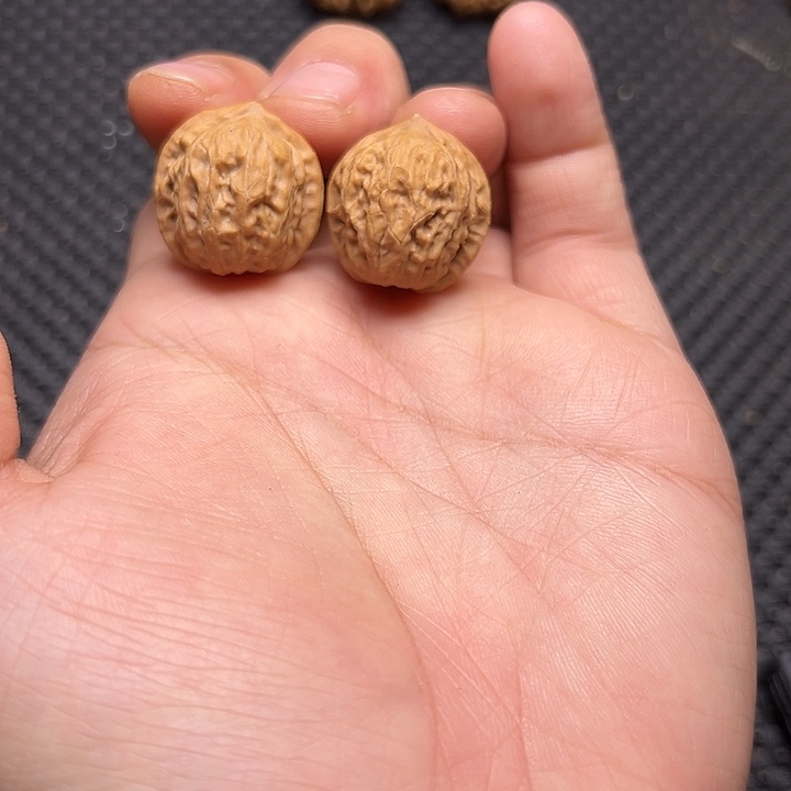 文玩核桃吊坠小狮子