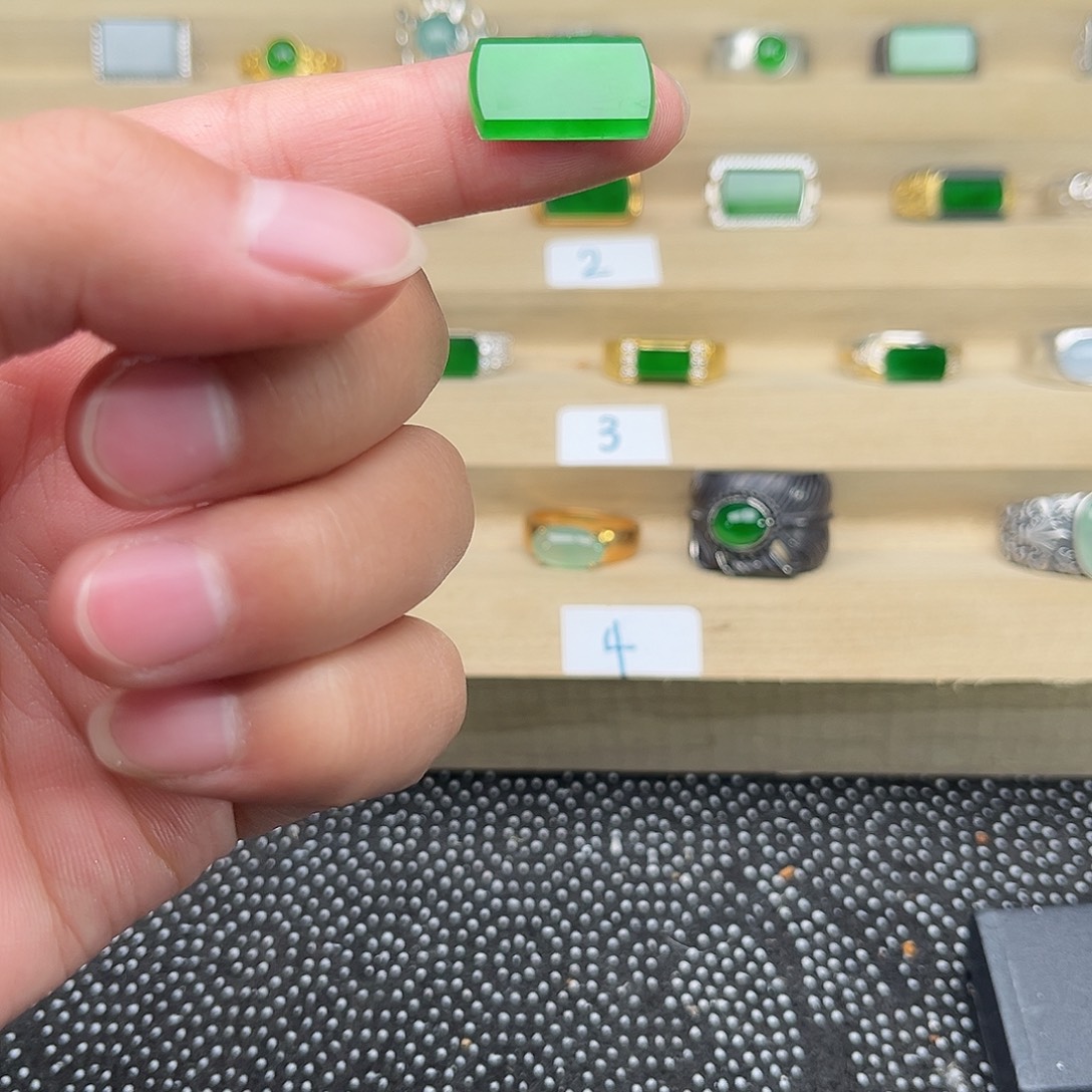 用***3翡翠未镶嵌戒指裸石蛋面