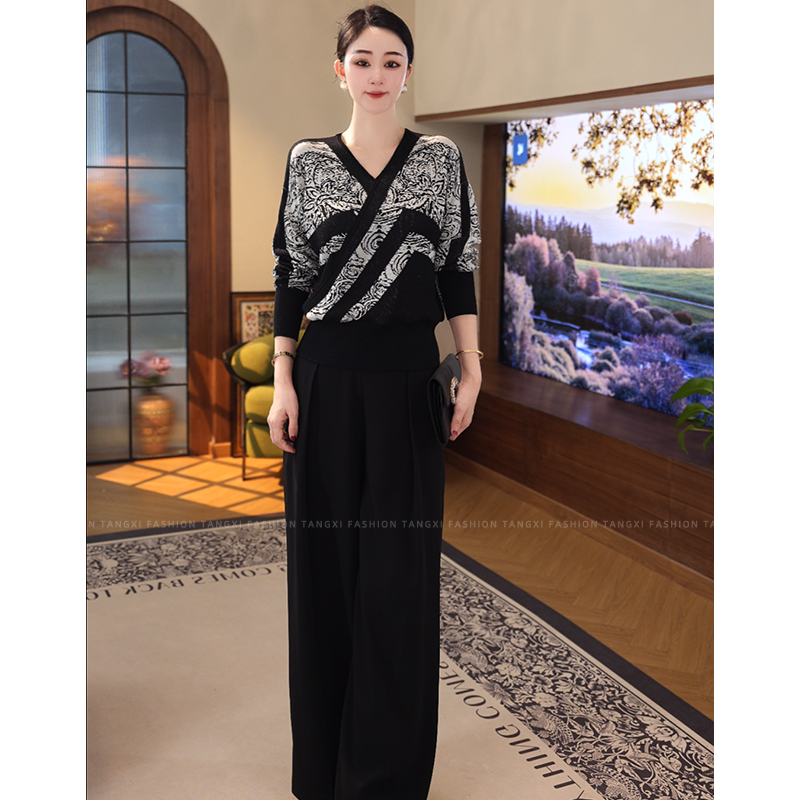 2025秋冬新款【PY-14】含绵羊毛黑白色撞色花卉套头长袖针织毛衣女