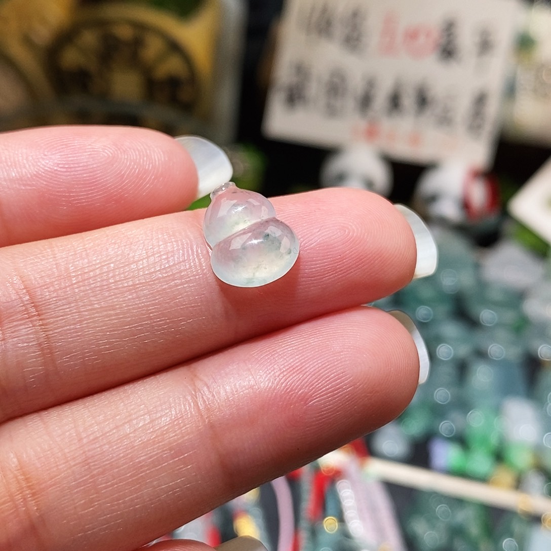 翡翠未镶嵌颈饰冰飘花葫芦