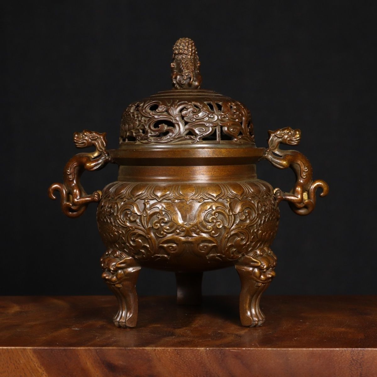 大号纯铜螭龙狮盖三足炉 枣红皮包浆 工艺精湛 皮色红润 铜质优良
