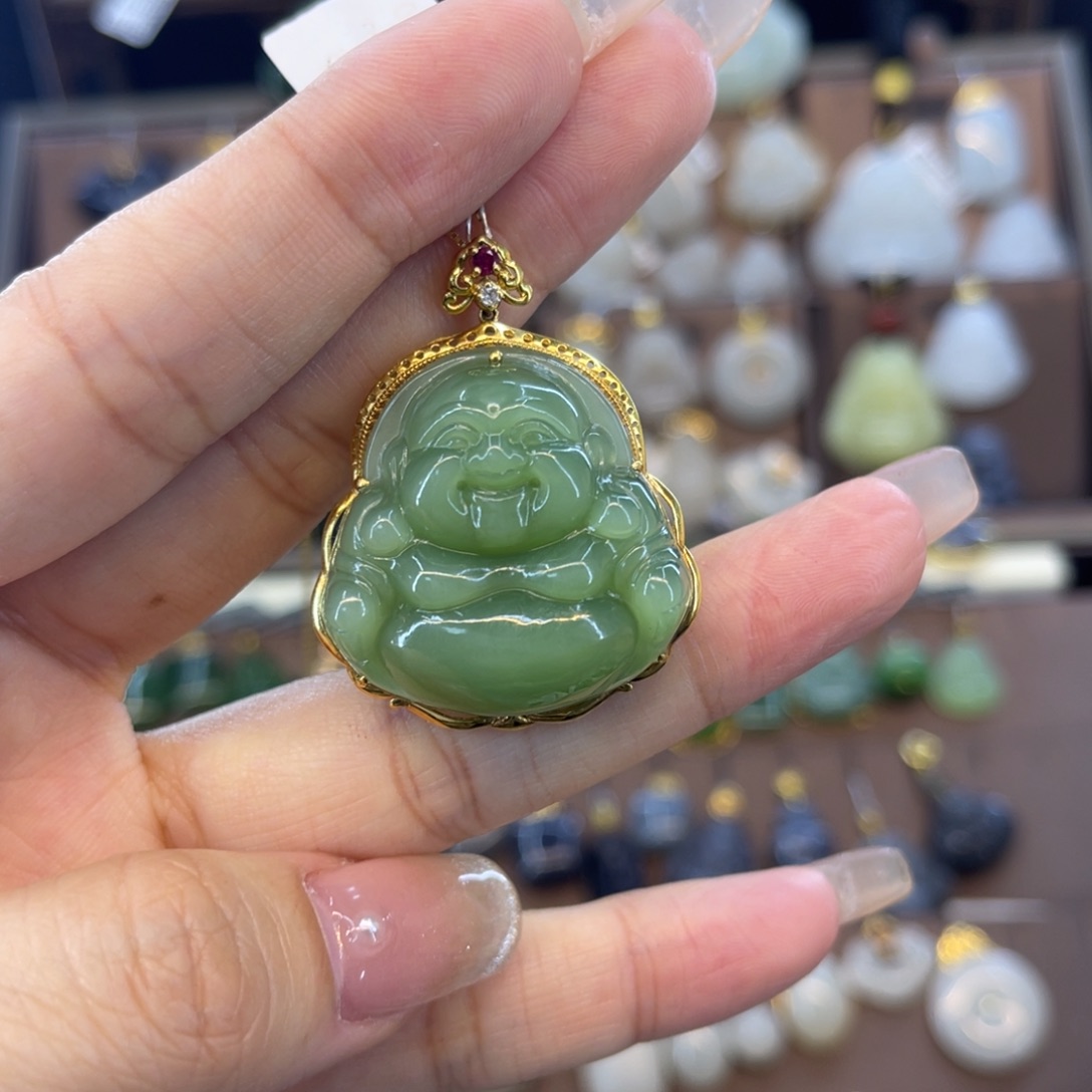 和田玉吊坠18K金镶嵌
