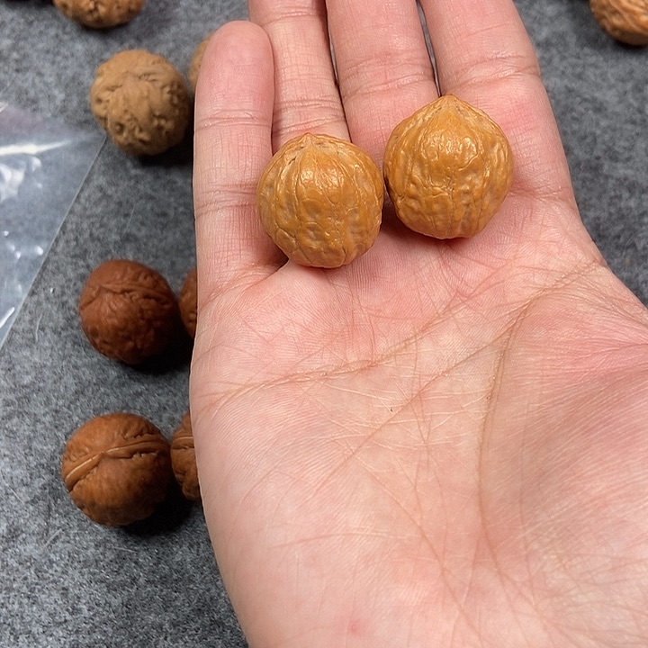 文玩核桃吊坠小糖豆
