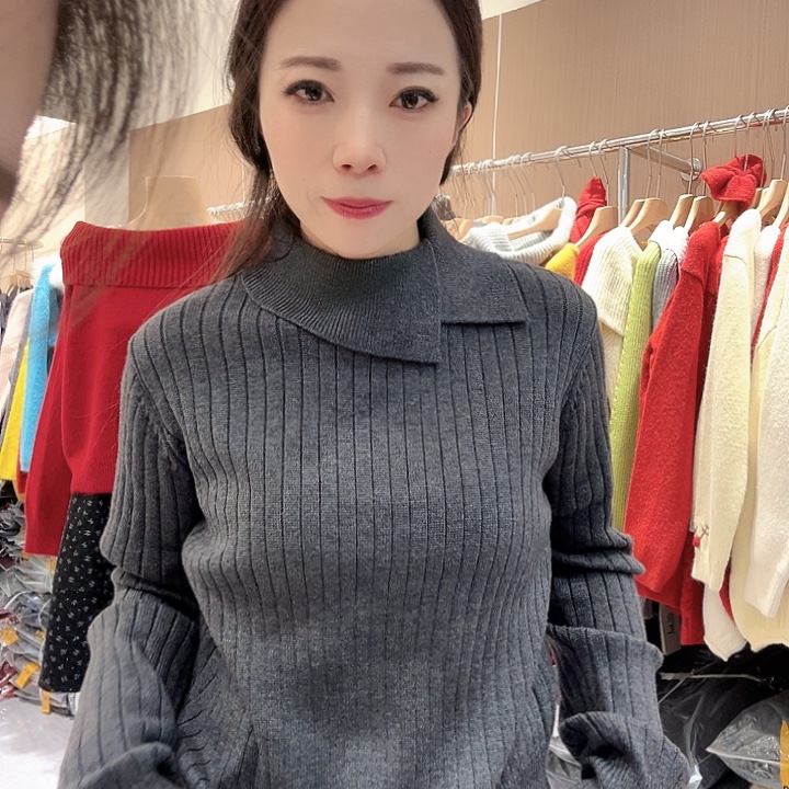 韩系灰色翻领针织毛衫