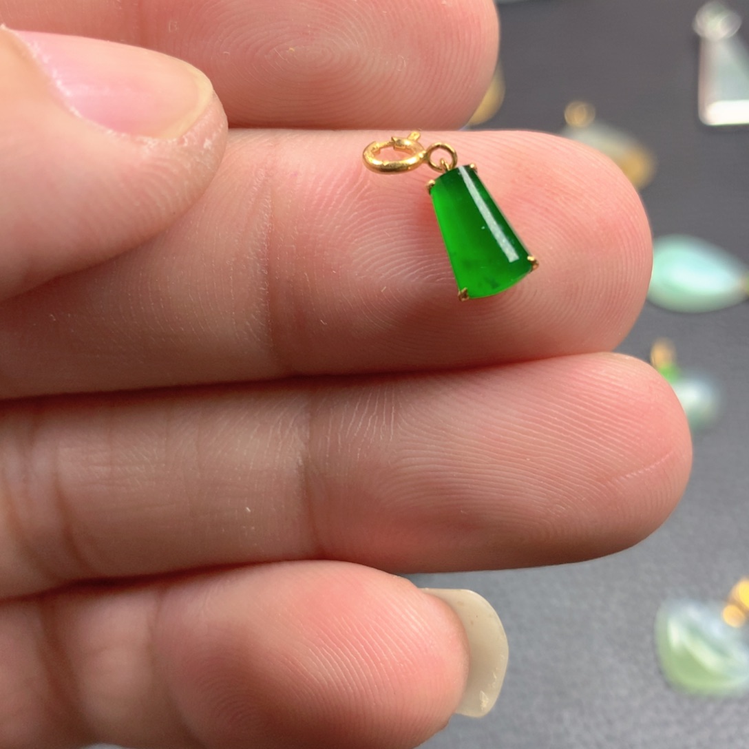 【闪购商品】颈饰18K金镶嵌翡翠翡翠