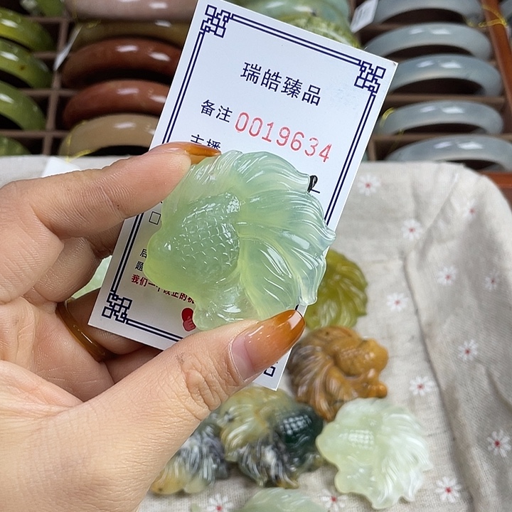 月***泉蛇纹石玉未镶嵌手镯