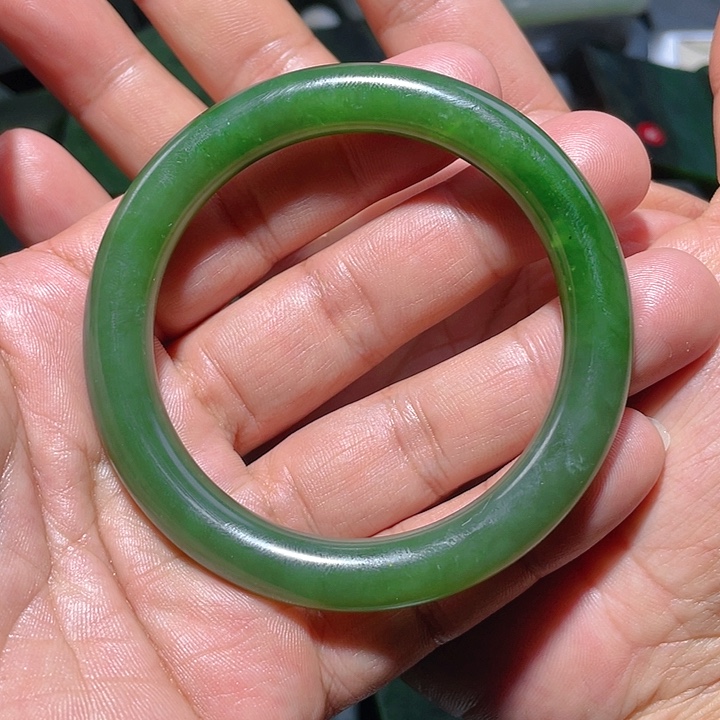 和田玉（碧玉）未镶嵌手镯