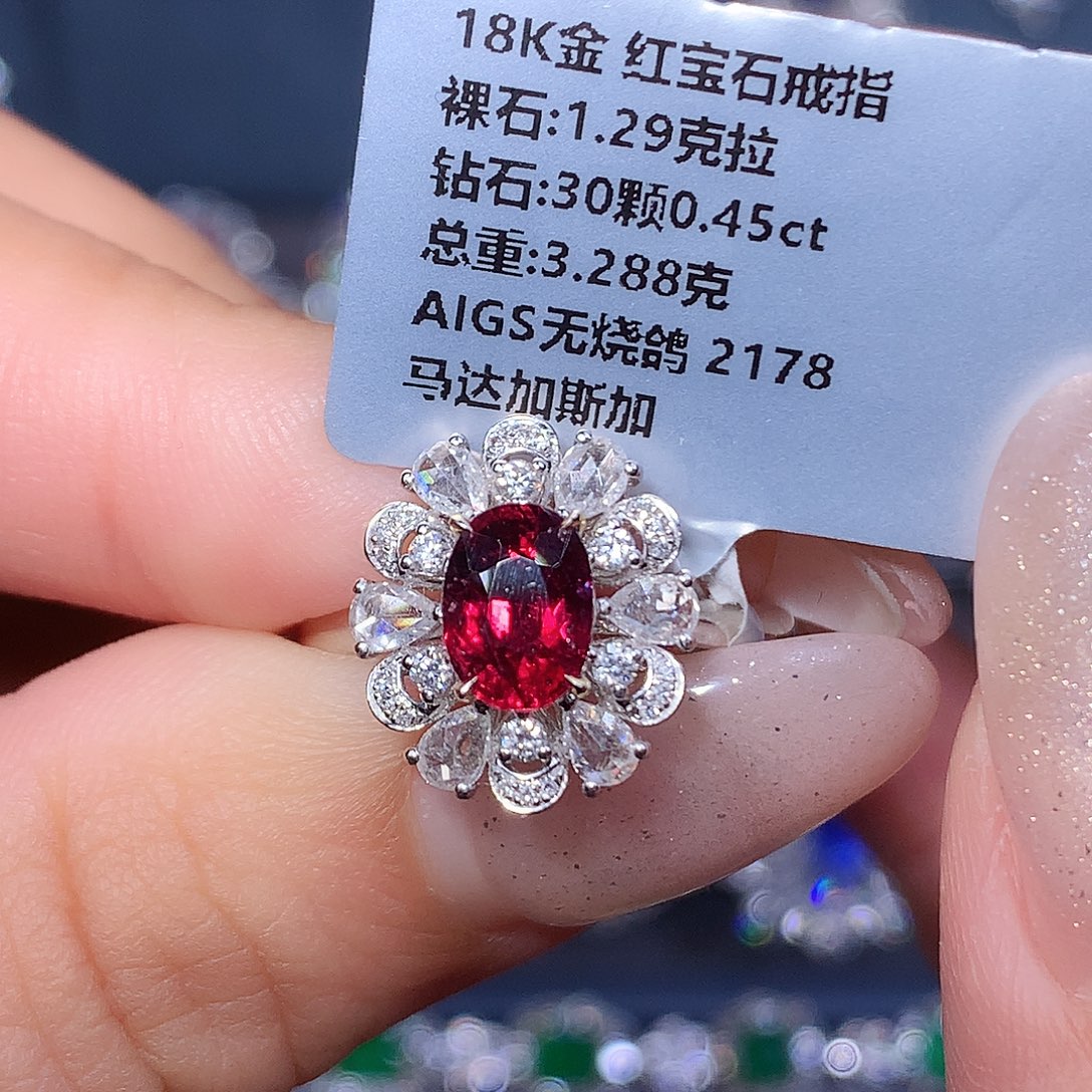 戒指红宝石18K金镶嵌