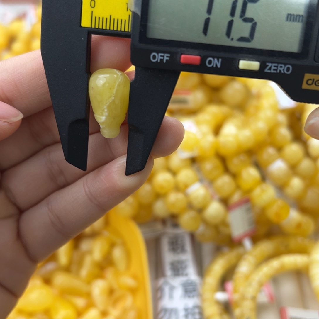 琥珀珠宝奇石未镶嵌