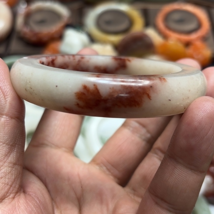 蔷***微石英质玉未镶嵌手镯