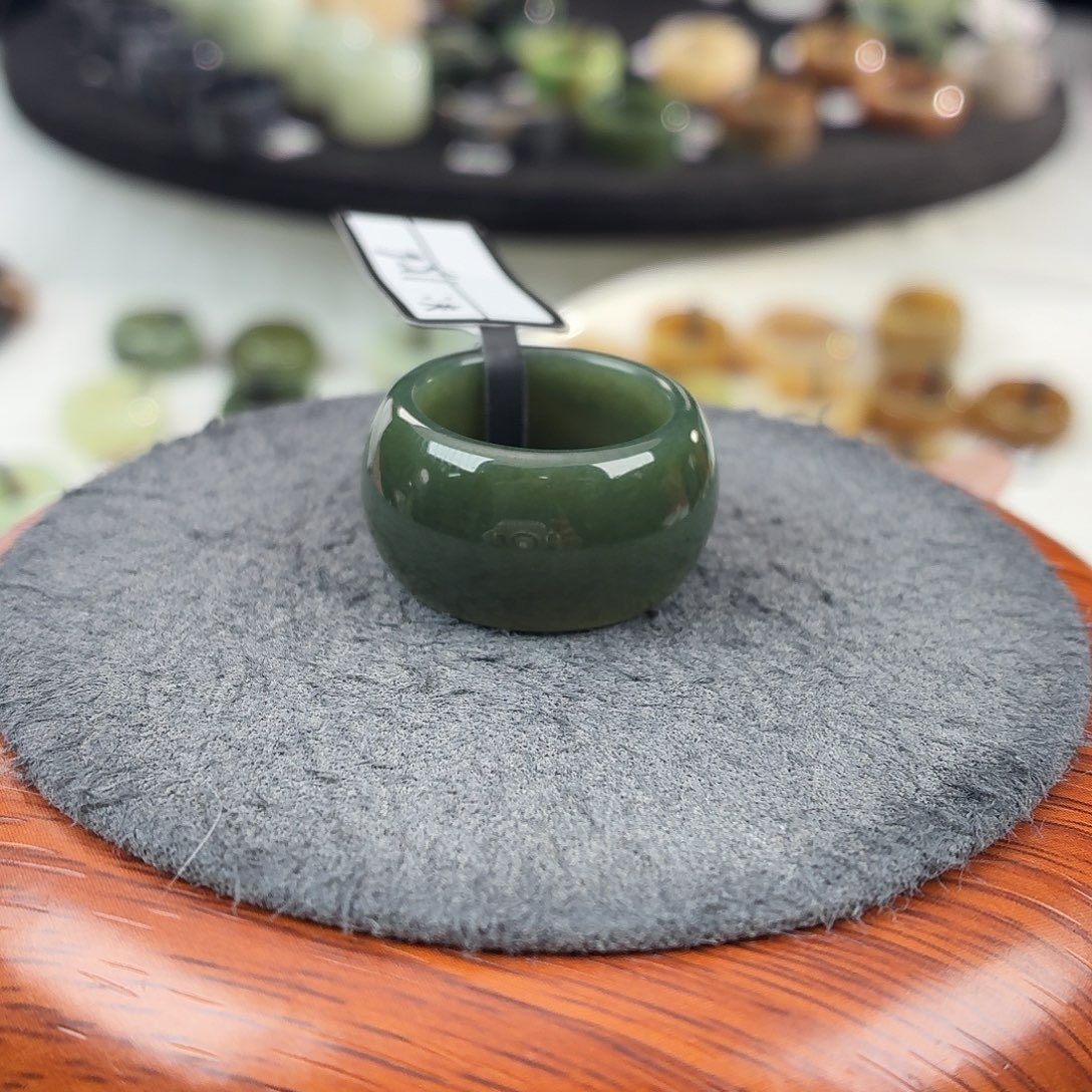 和田玉未镶嵌戒指b36墨绿墩17.5不退换