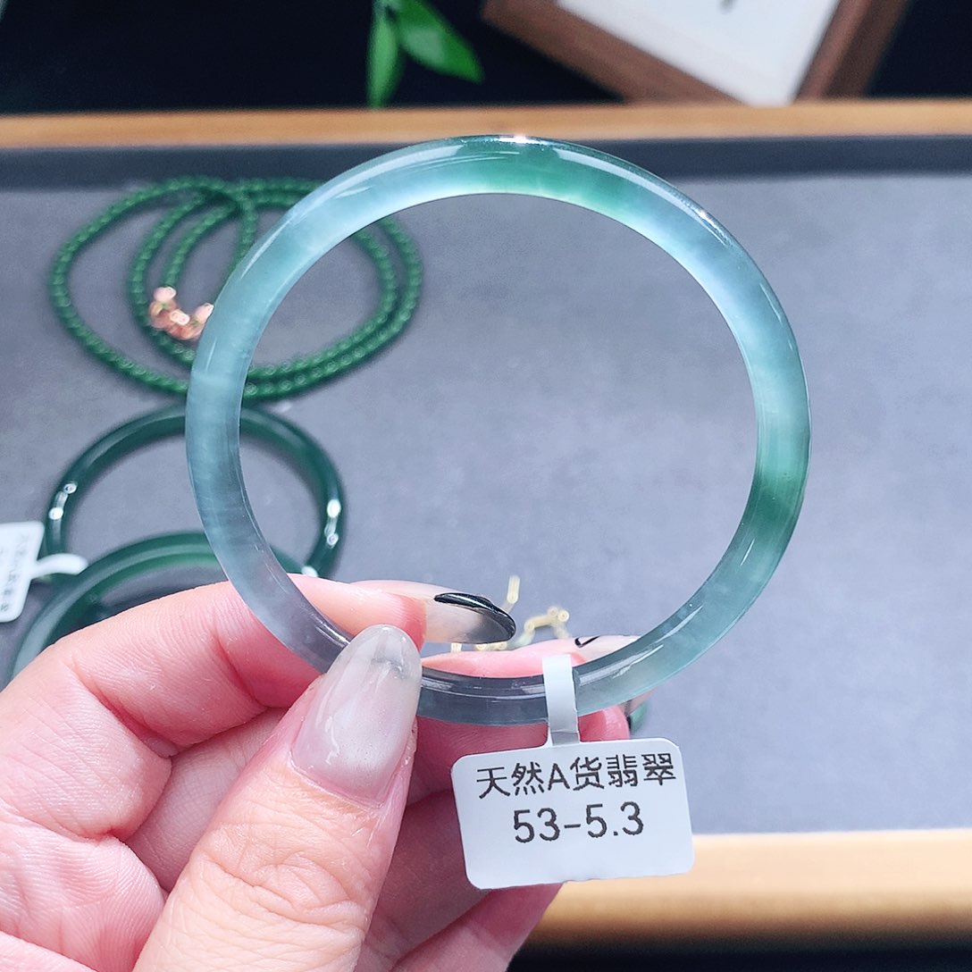 翡翠手镯（圆镯）未镶嵌