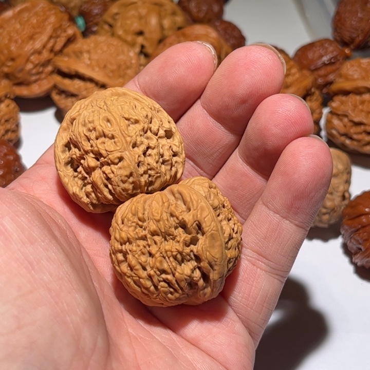 宝***爺桃核把件狮子头核桃