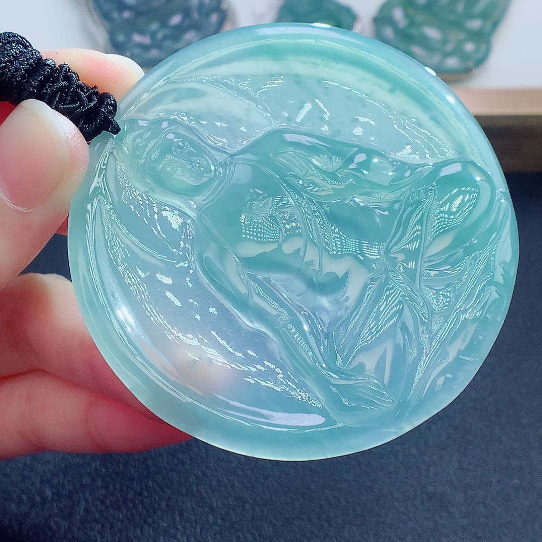 翡翠颈饰未镶嵌翡翠