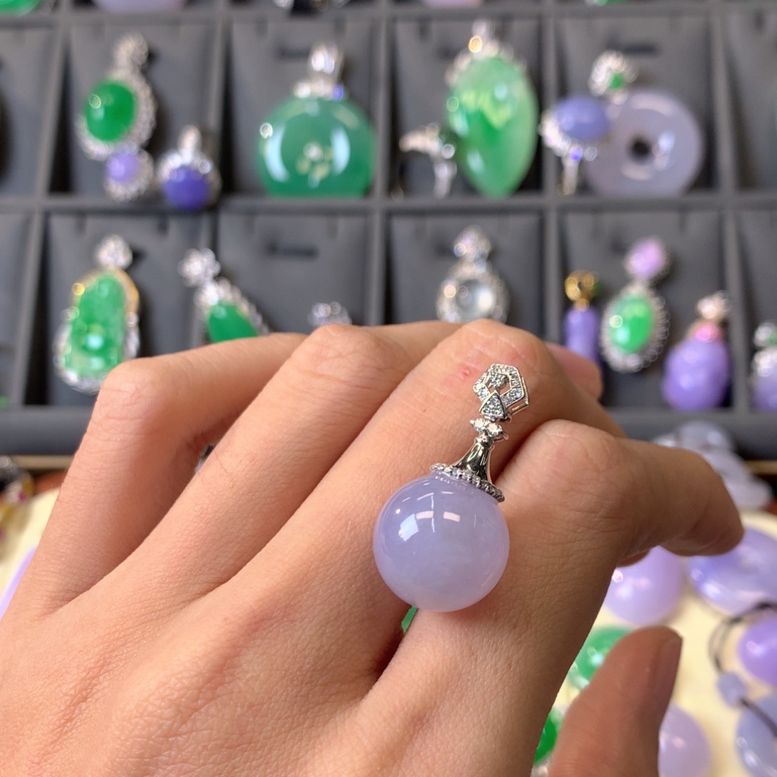 翡翠颈饰18K金镶嵌吊坠