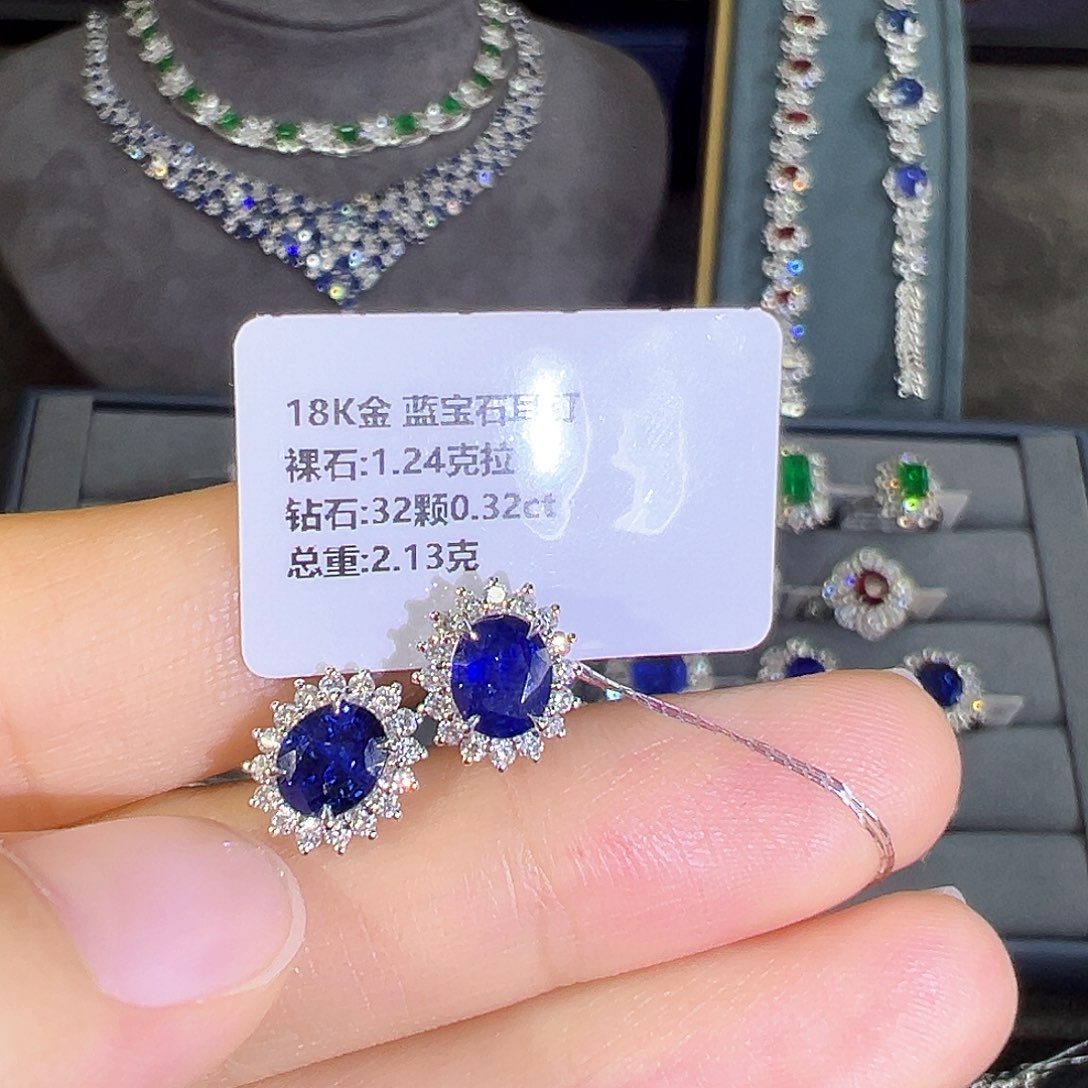 蓝宝石耳钉18K金镶嵌