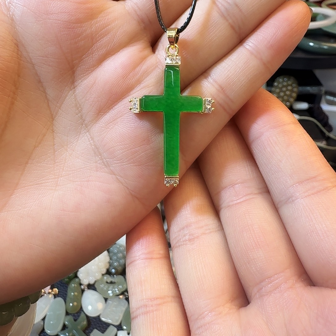 东陵石合金颈饰吊坠