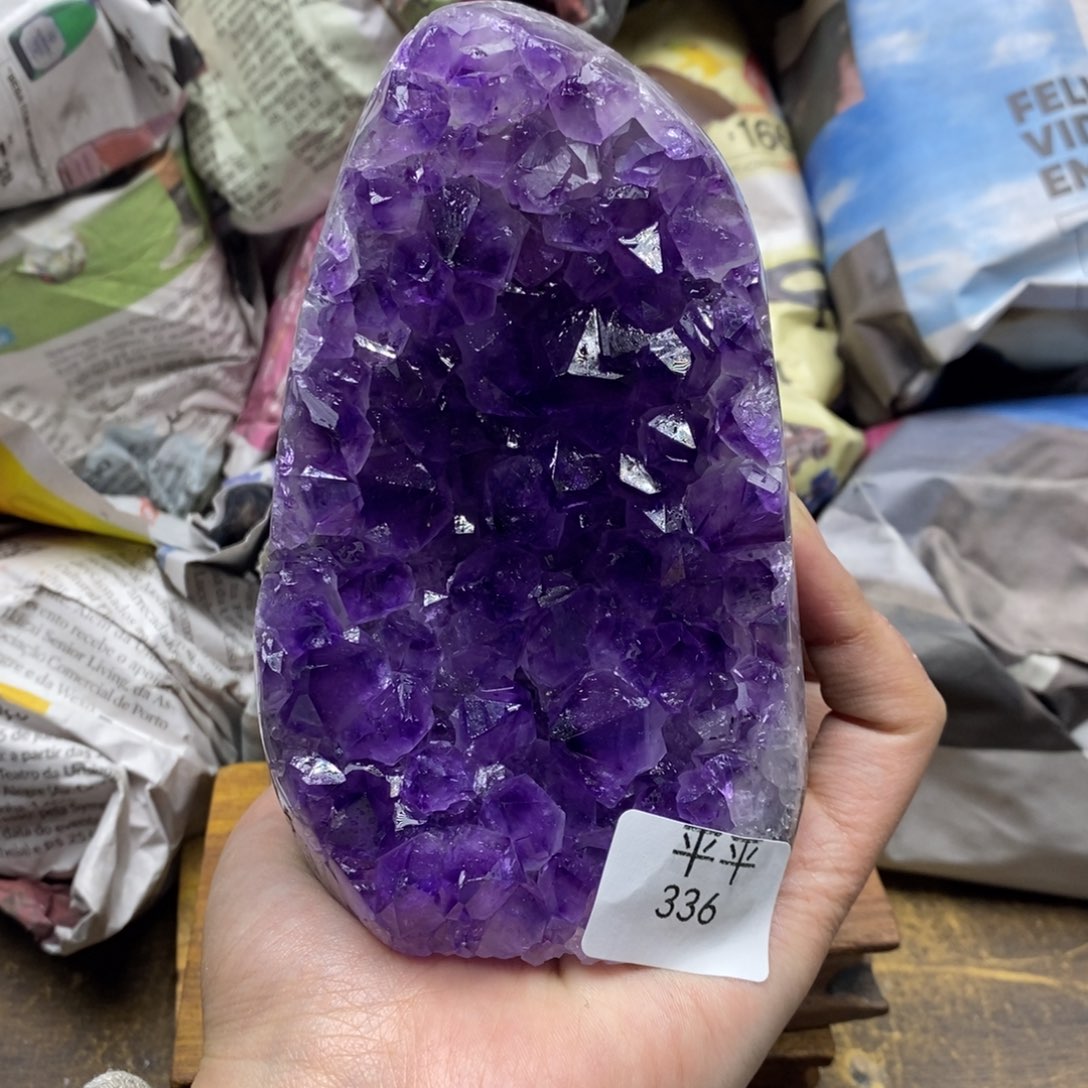 紫晶乌拉圭未镶嵌