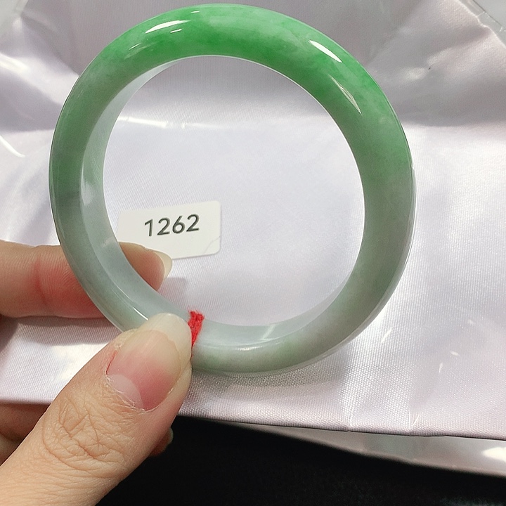 翡翠手镯未镶嵌?***明天然翡翠手镯55