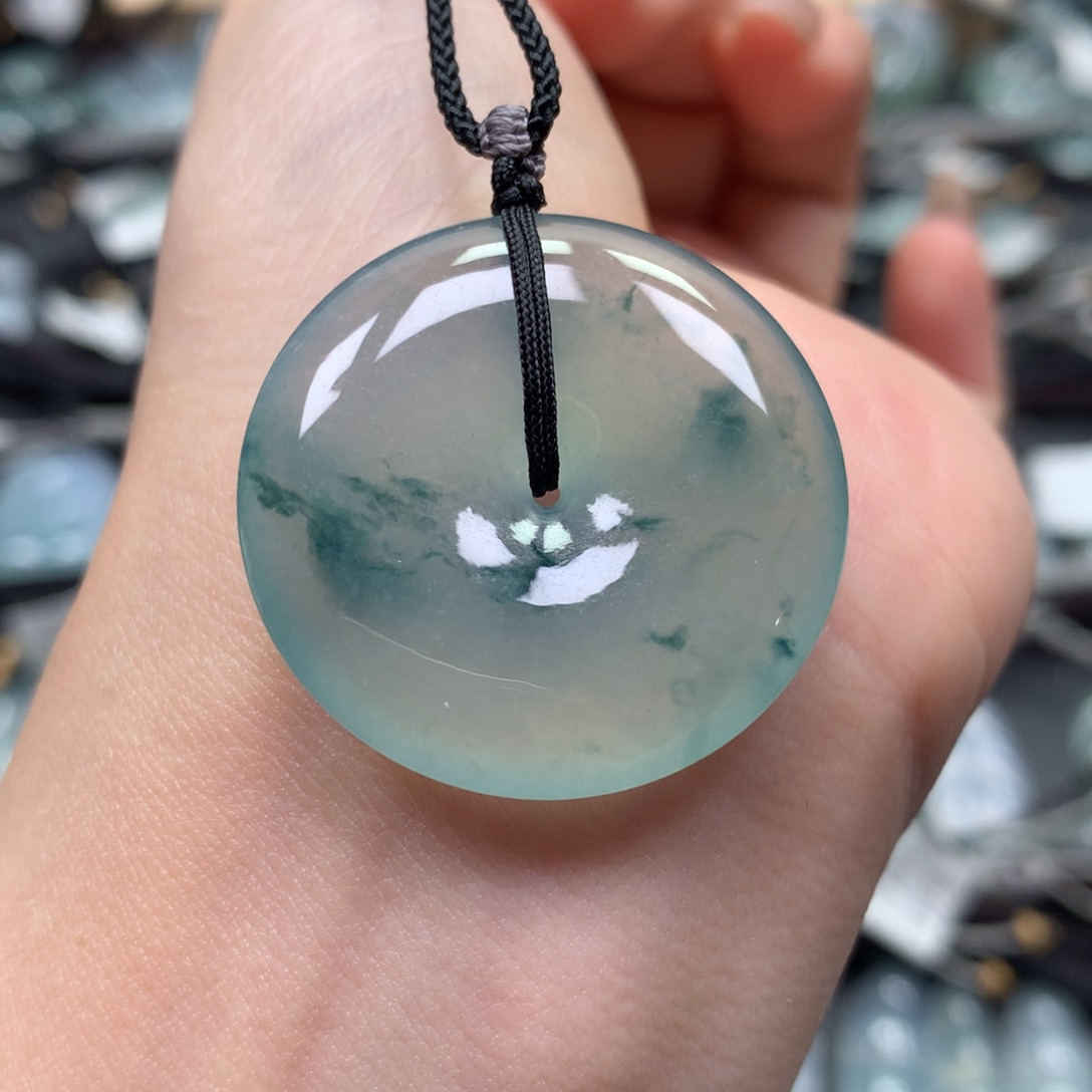 翡翠颈饰未镶嵌扣子