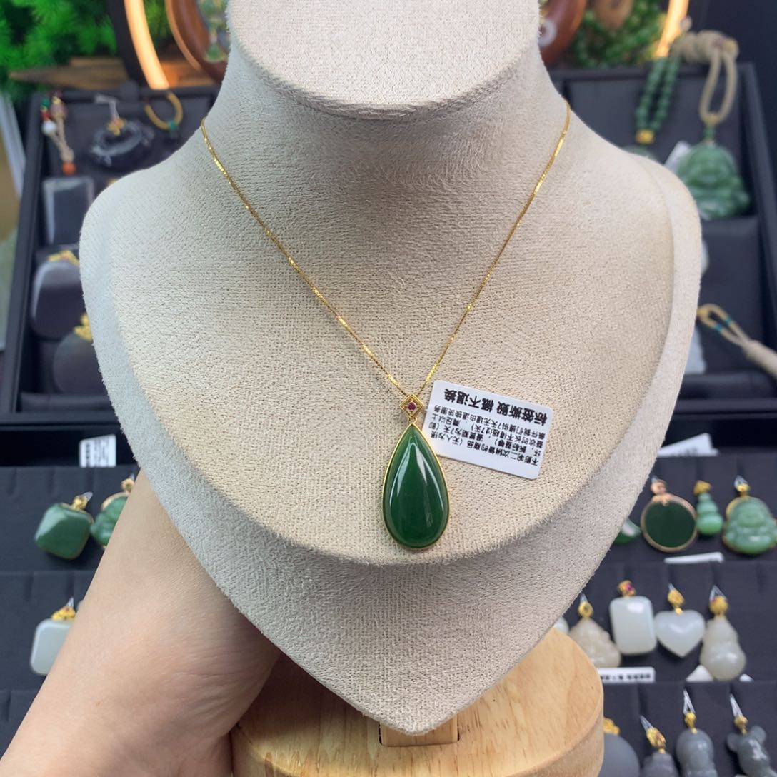 和田玉吊坠18K金镶嵌?**羊