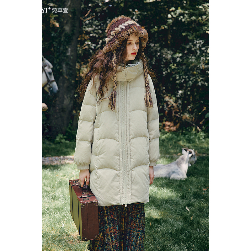 菀壹2025冬季淡绿色连帽鸭绒面包服保暖灯芯绒外套女Y00721559