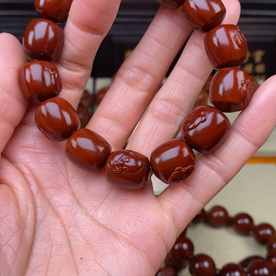 楚***帅橄榄核吊坠老型弥勒