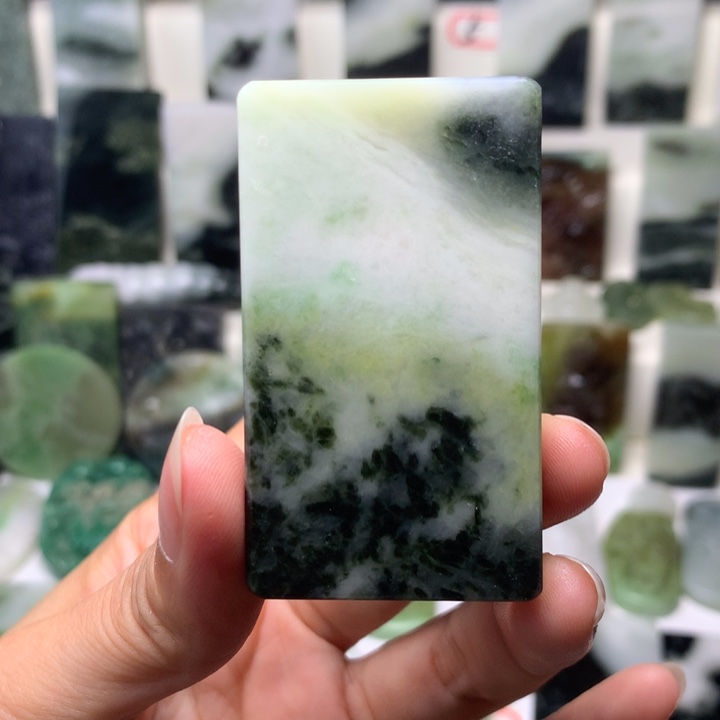 独山玉未镶嵌颈饰