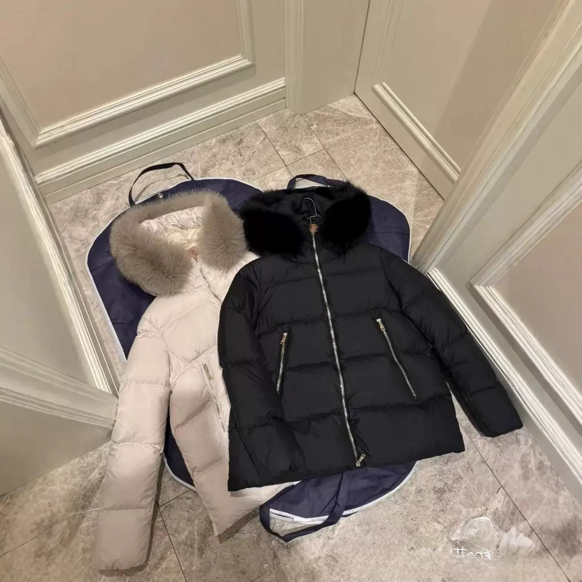 2025 显瘦 A 字版大狐狸毛领时尚羽绒服