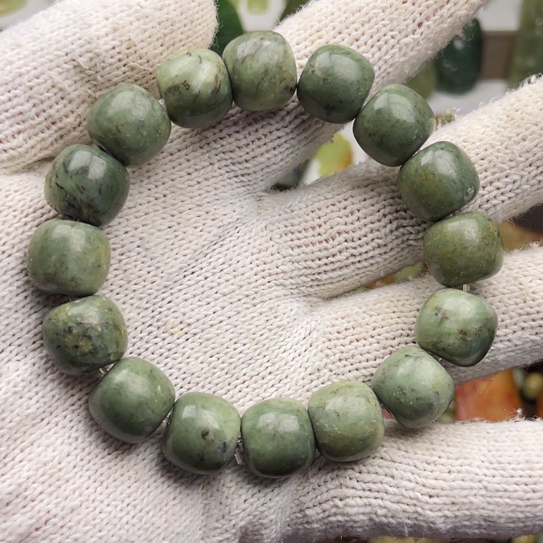 岫岩河磨玉（透闪石质玉）颈饰未镶嵌