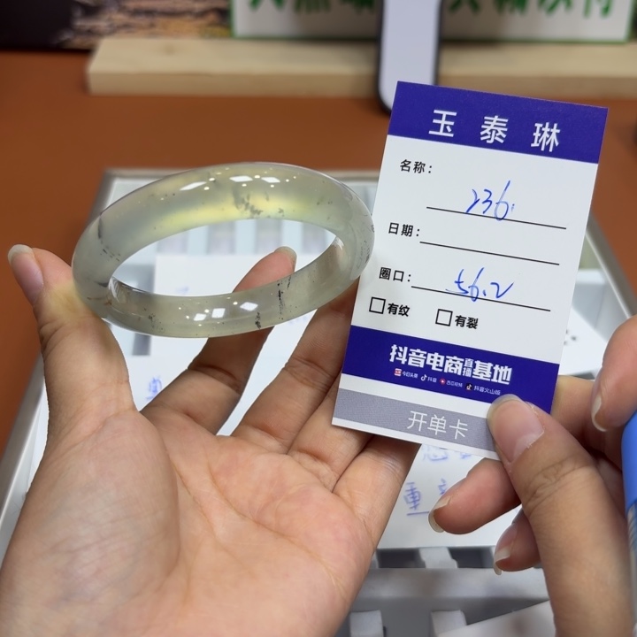 未镶嵌岫玉手镯天然