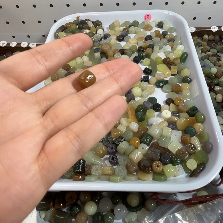 抖***…和田玉未镶嵌手链