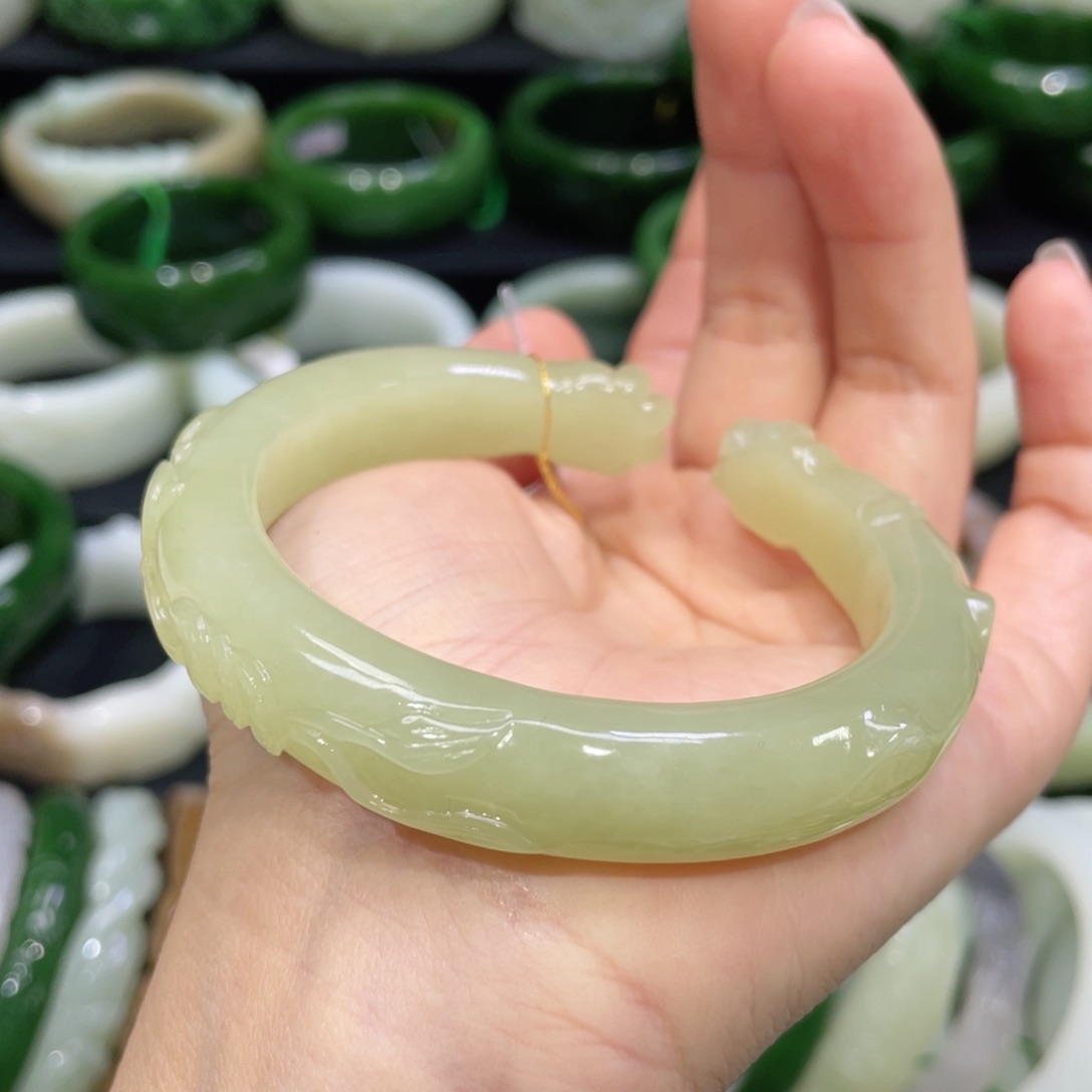 未镶嵌手镯和田玉60