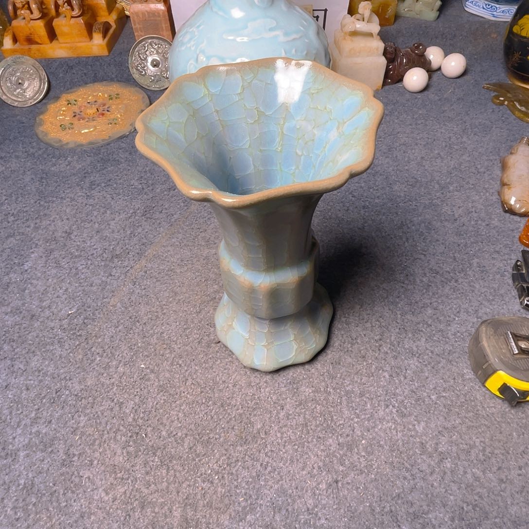 碟坎坎坷坷地走过这座山