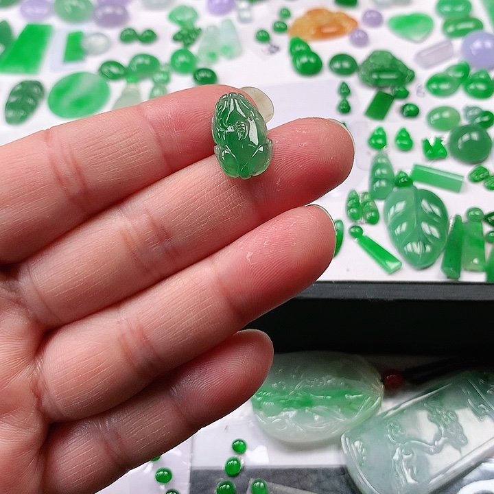 翡翠颈饰未镶嵌翡翠