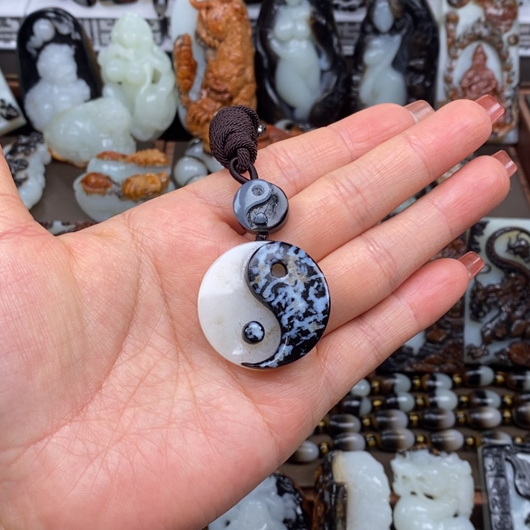 颈饰未镶嵌和田玉