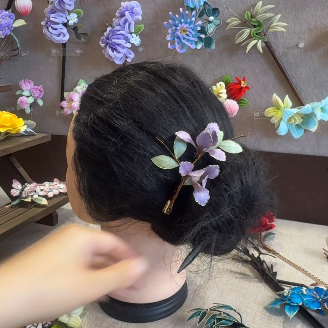 织绣鸢尾绒花掐丝