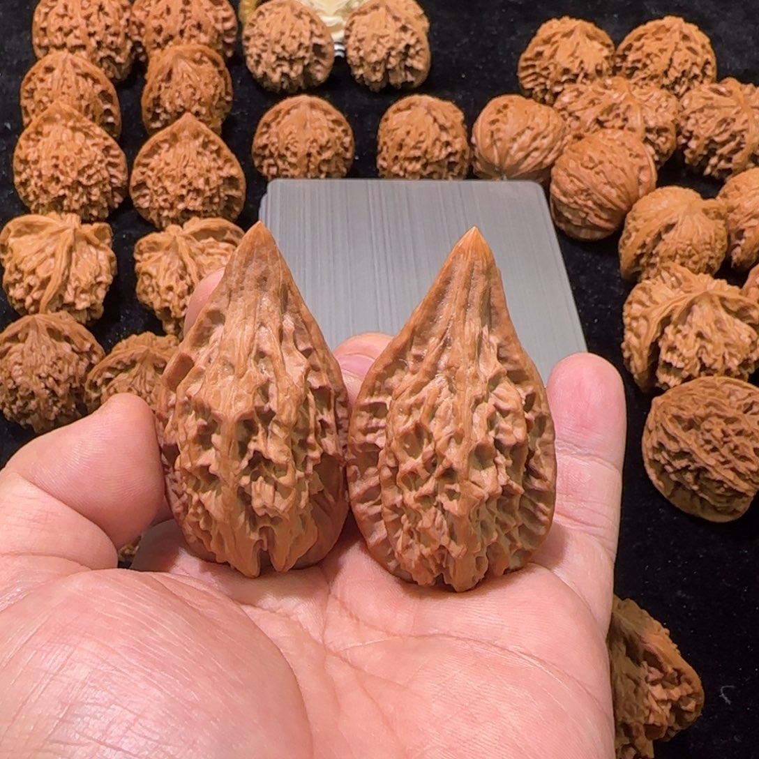 文玩核桃吊坠35边63.5高红缨枪