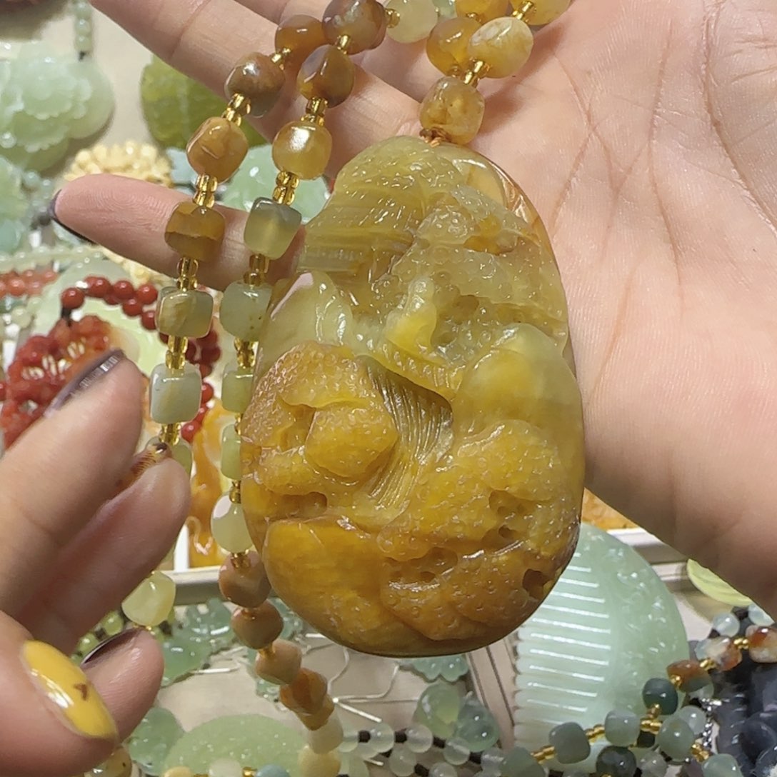 未镶嵌蛇纹石玉吊坠张*猪