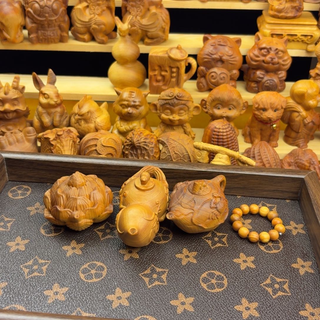 素***往柏木（崖柏）崖柏3个和底座，一物一拍