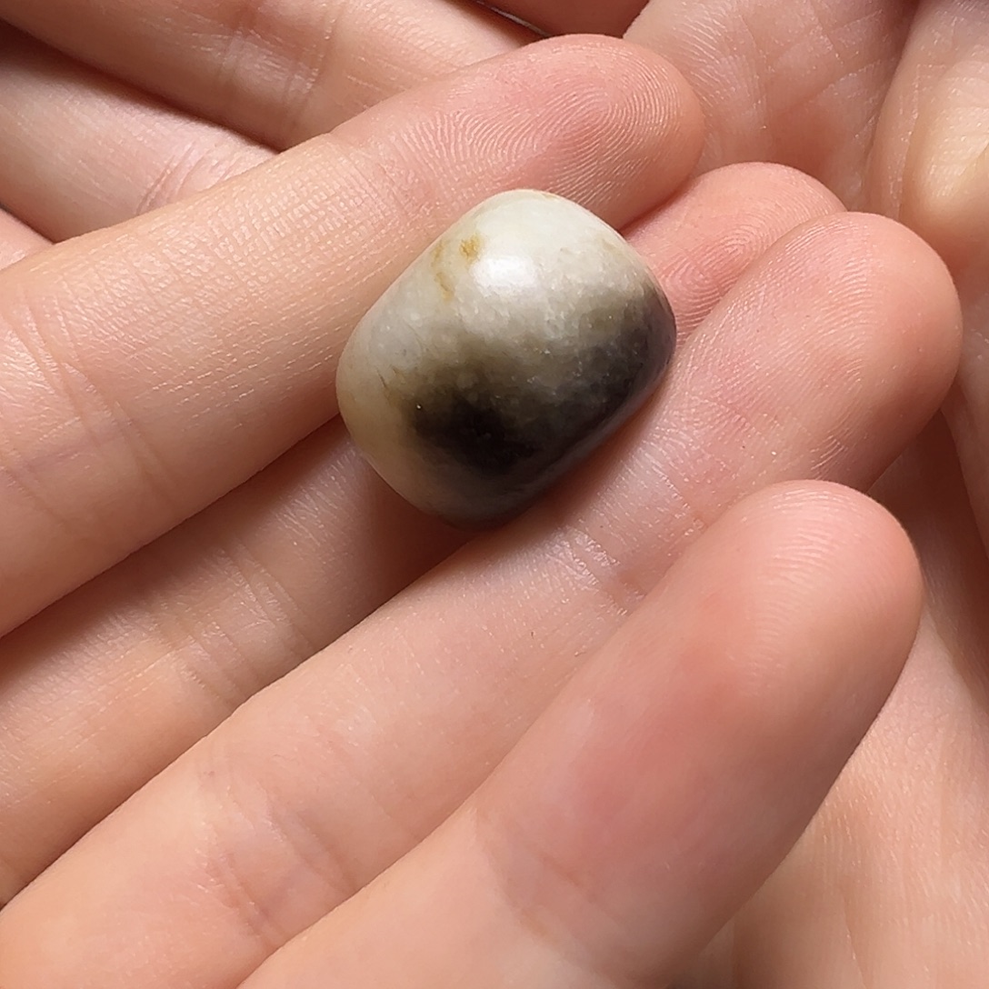 廣***张和田玉未镶嵌颈饰