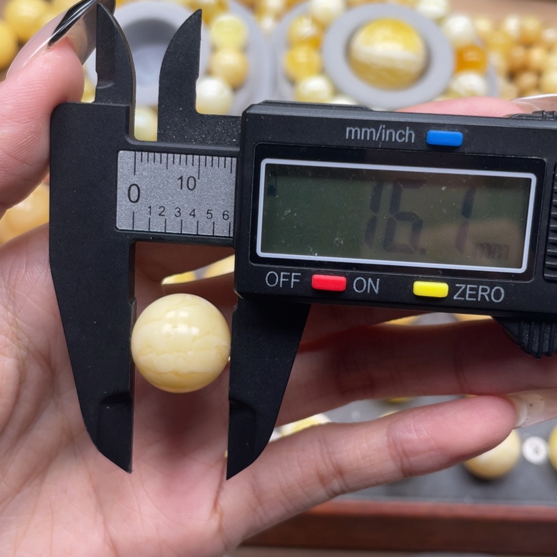 D***Y琥珀未镶嵌珠宝奇石