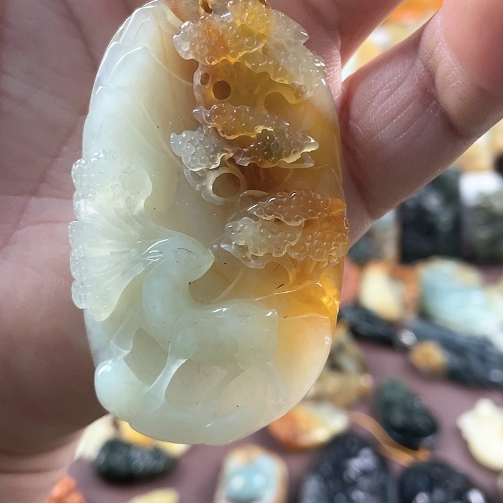 蛇纹石玉颈饰未镶嵌