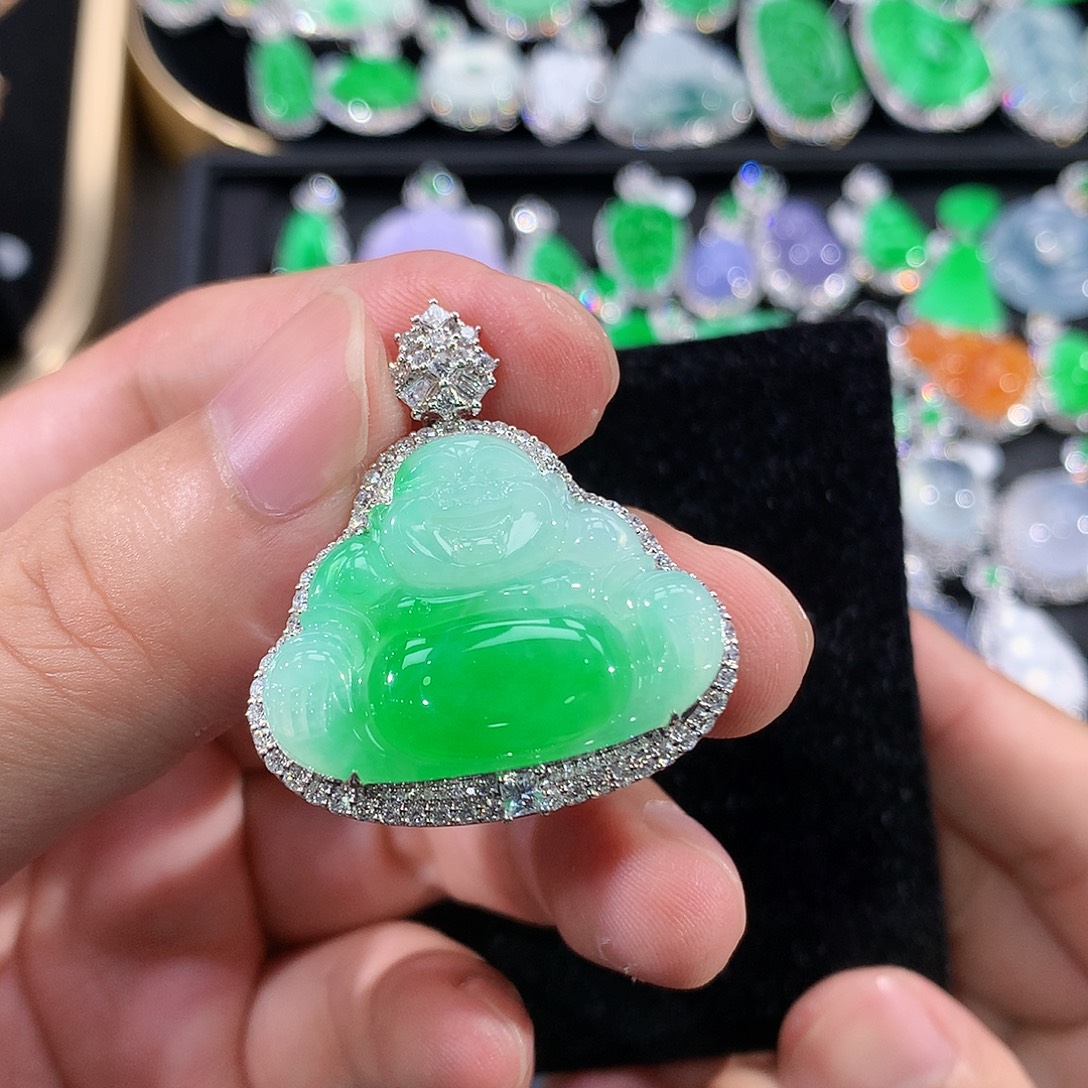 翡翠18K金镶嵌颈饰