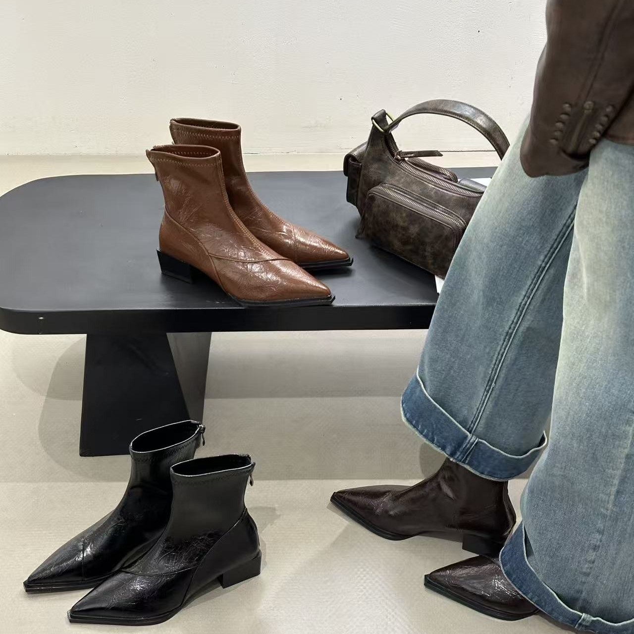 F5新款尖头短靴女粗跟百搭仙女2025新款