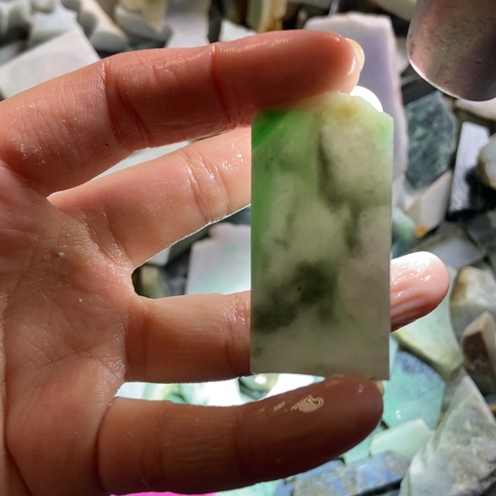 翡翠颈饰未镶嵌天然翡翠