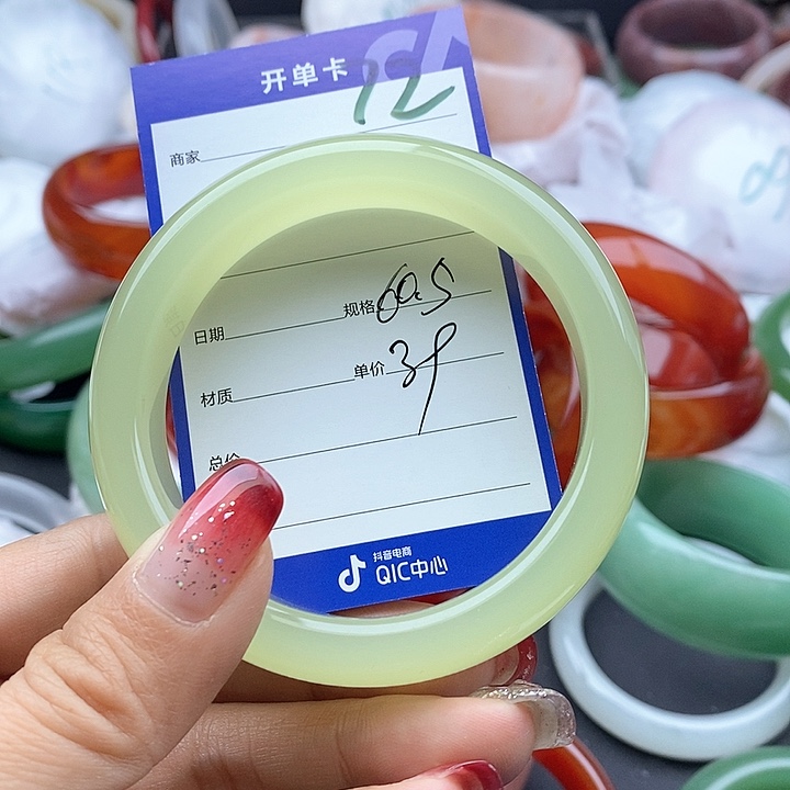 石英质玉手镯未镶嵌