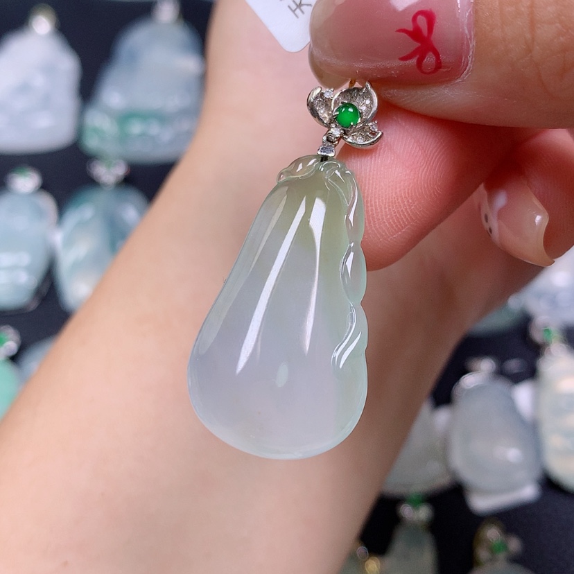 【闪购商品】翡翠18K金镶嵌颈饰瓜